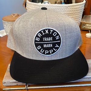 new heather grey and black Brixton Supply snap back hat